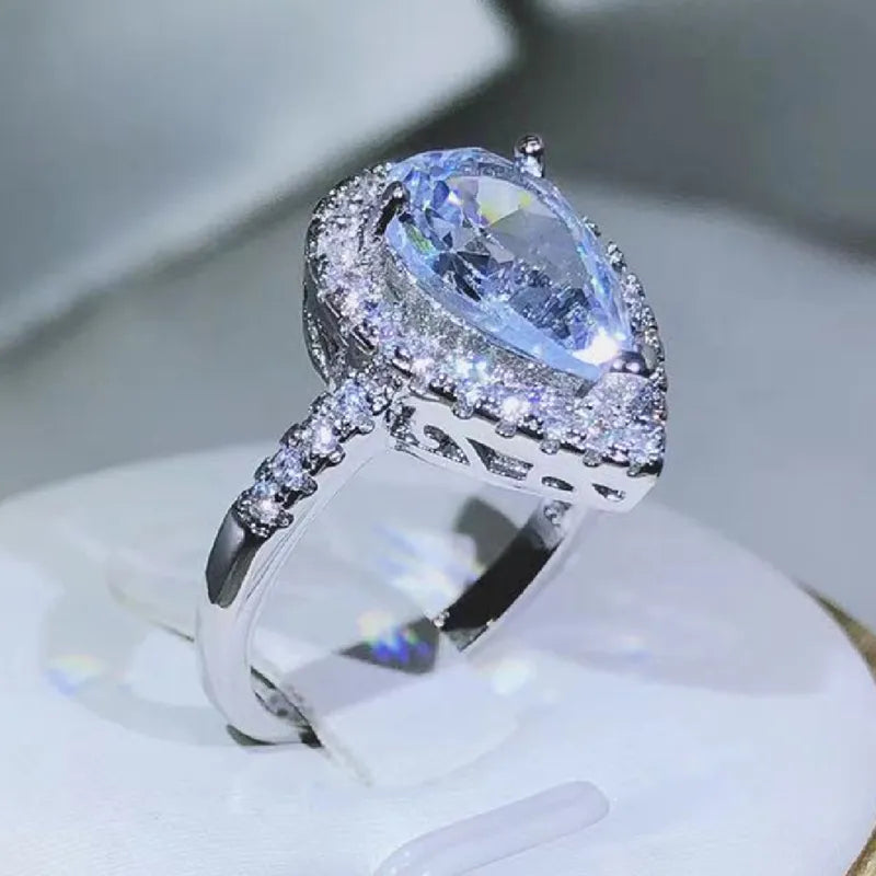 925 sterling silver elegant and exquisite drop-shaped white zircon ring