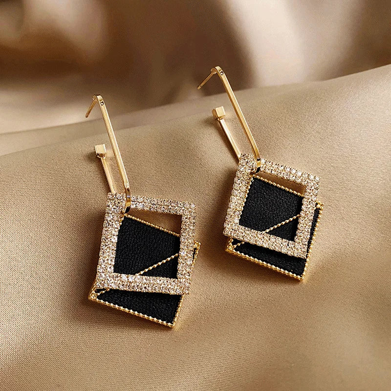 Luxury Trend Black Color Geometric Earrings