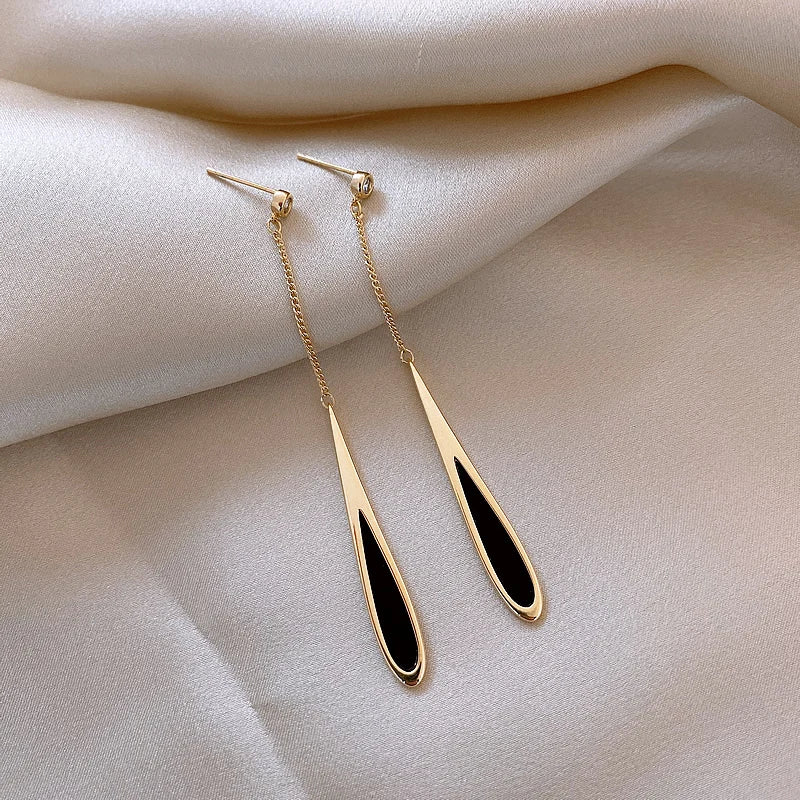 Black Drop Long Earrings .New Fashion Luxury