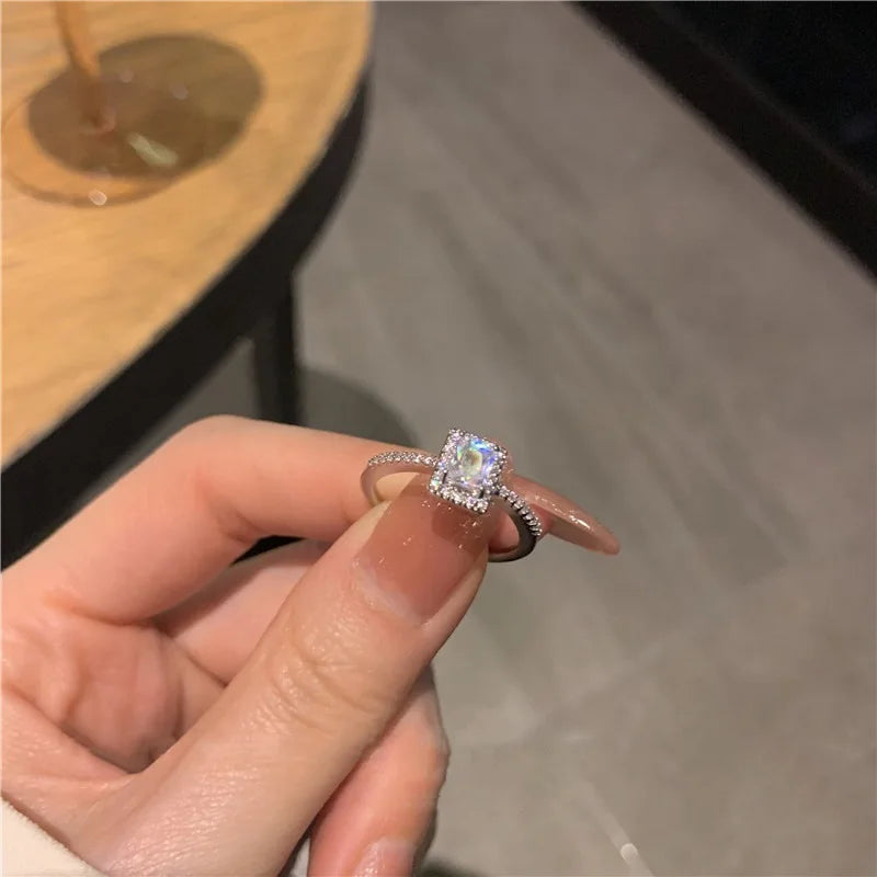 Luxury Classic Moissanite Wedding Engagement Rings for Women