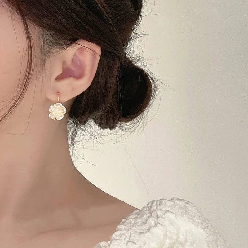 Elegant White Flower Pendant Dangle Earrings